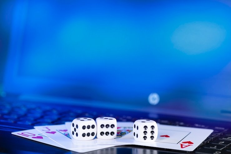 Kartu fitur omantoto dengan aksen oranye